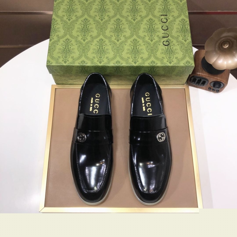 G*u*i leather shoes
